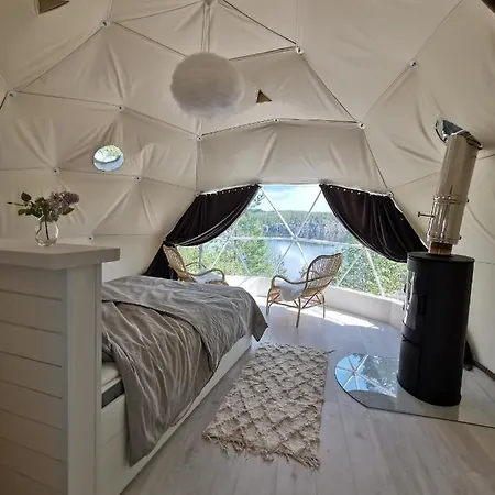 Lyxtält Hidden Island Laukanharju Glamping Nyslott